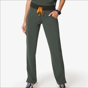 Figs Livingston Scrub Pant in Moss - size small